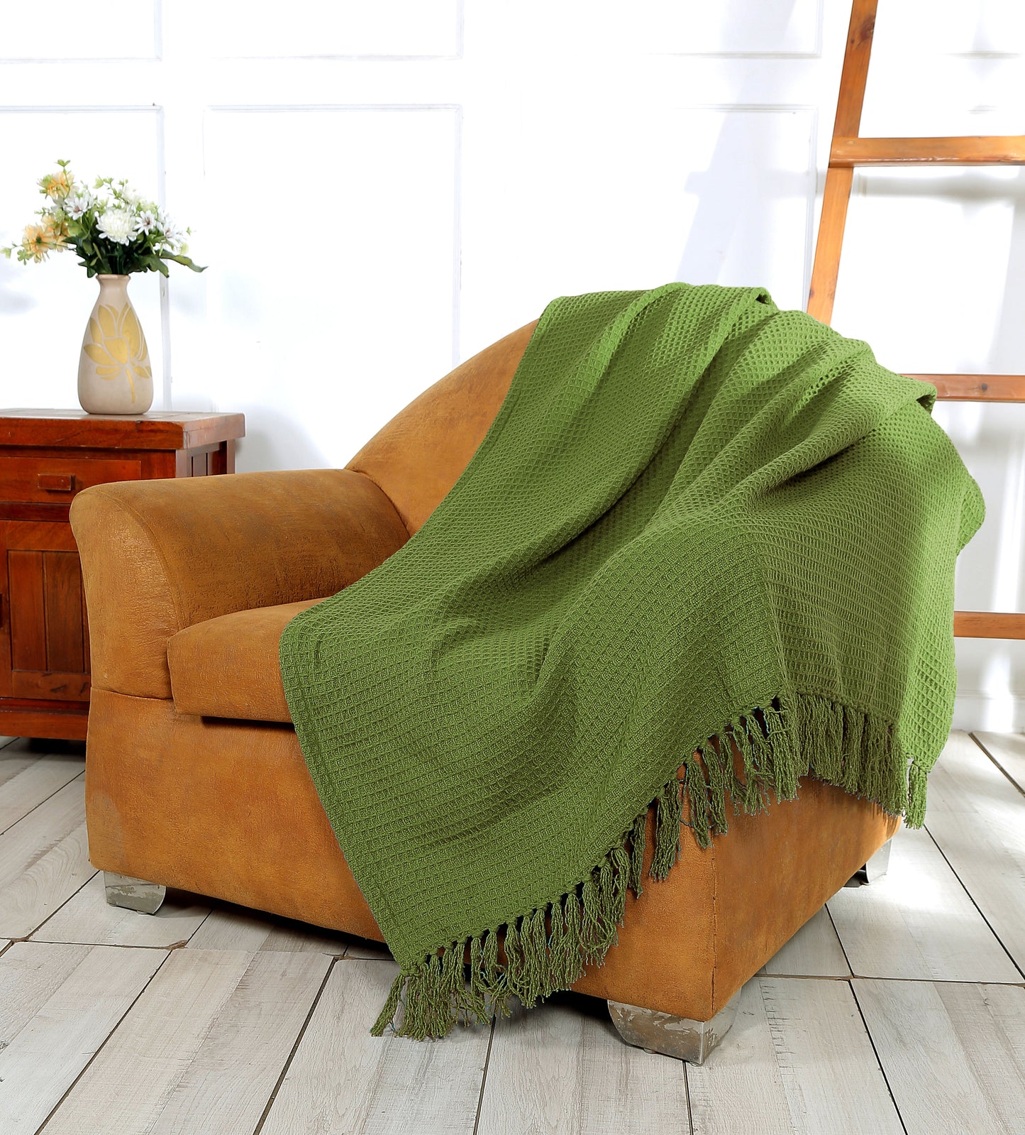 Luxurious Cozy Soft All-Season Cotton Waffle Weave Throw Blanket with Fringes – Lightweight – Decorative Blanket for Couch, Bed & Sofa